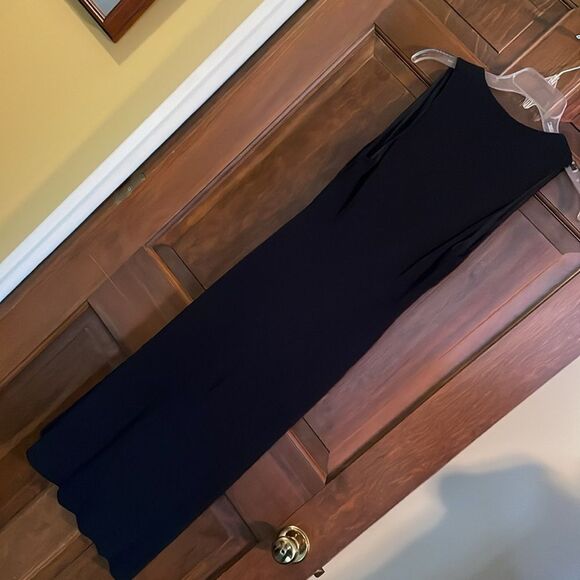 Maggy London STRETCH sleeveless black dress v-neck size 4 - Picture 3 of 9